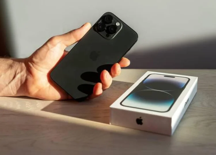 PARTICIPE E CONCORRA A UM IPHONE NOVO COM O DOUGLAS SILVA: COMO PARTICIPAR?